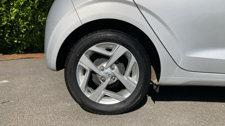 Hyundai i10 1.0 MPi SE Connect 5dr Petrol Hatchback